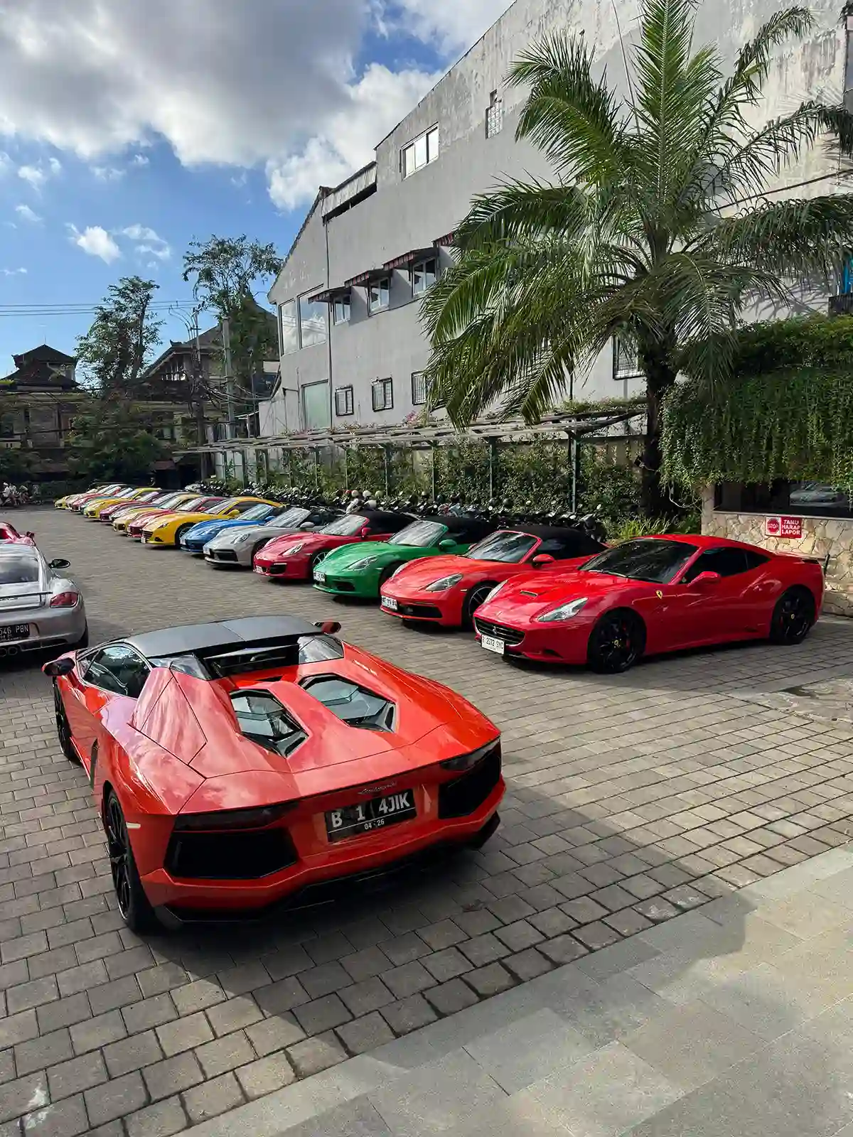 Bikini Garage Dukung Touring Sport Car Bali