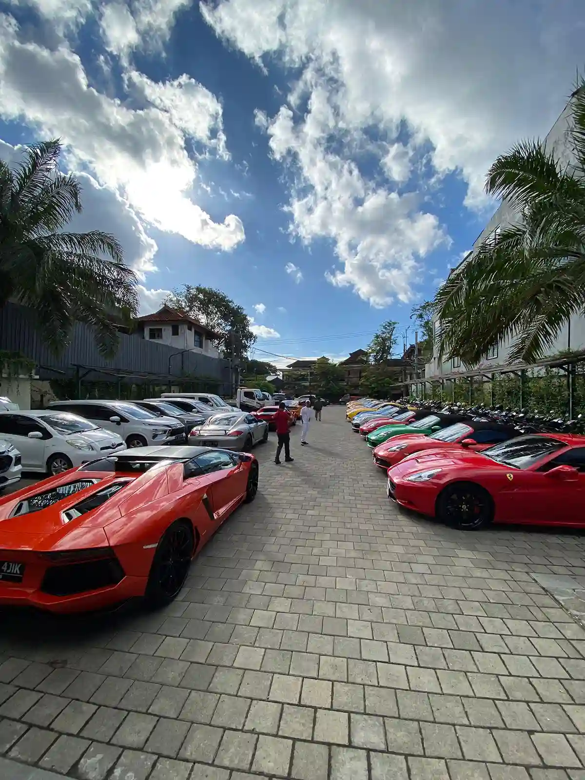 Bikini Garage Dukung Touring Sport Car Bali