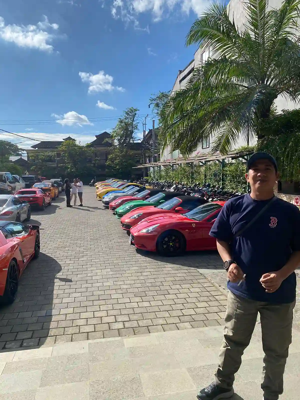 Bikini Garage Dukung Touring Sport Car Bali