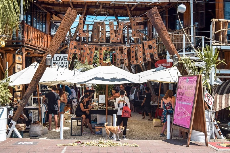 Batu Bolong Shopping Street