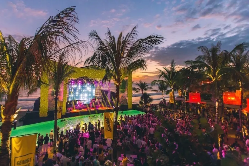 Potato Head Beach Club Musik, Seni, dan Sunset di Seminyak