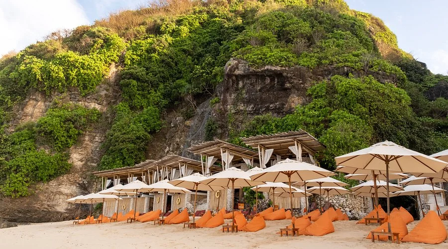 Sundays Beach Club