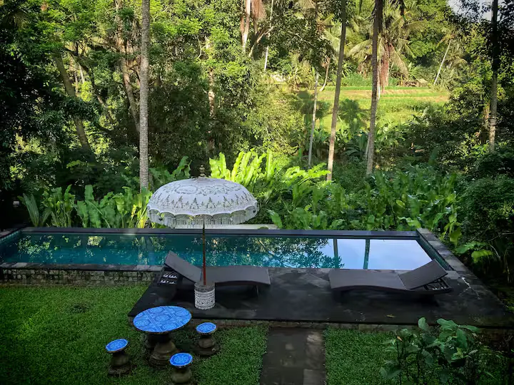 Villa Tepi Sungai Nuyh Kuning